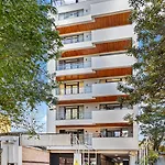 Avenue - By Uni88 דירה *