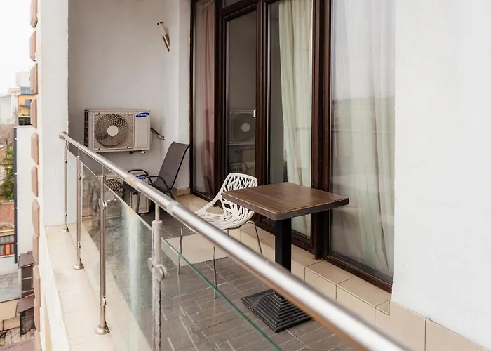 Smart Stays By Uni88 Apartment
