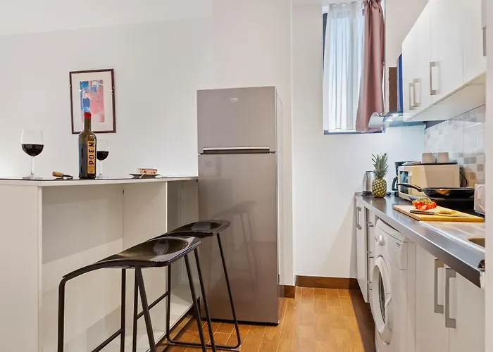 Smart Stays By Uni88 Apartman